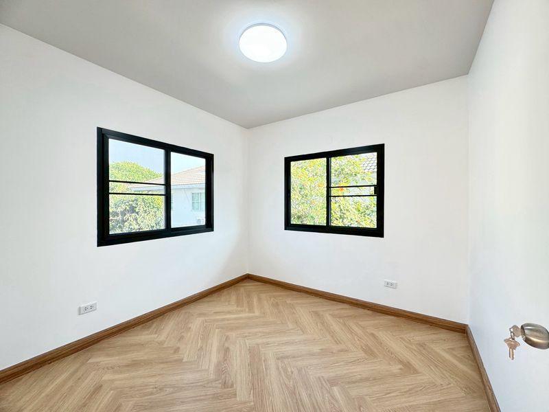 หมู่บ้านพฤกษ์ลดา คลองถนน วงแหวน–รัตนาธิเบศร์ บ้านเดี่ยว 2 ชั้น  ถนนเมน ตกแต่งใหม่พร้อมอยู่ โครงการ (Land & Houses) 16