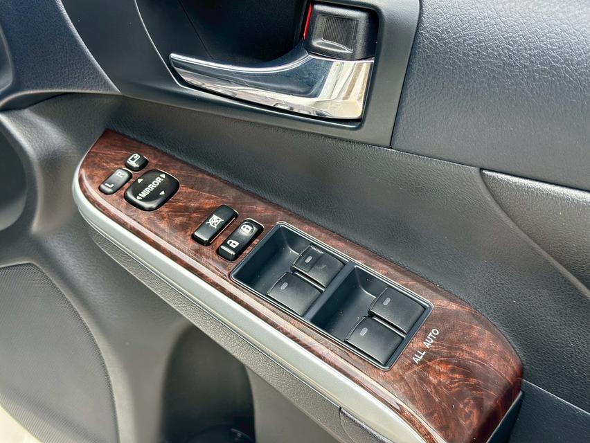 รหัสรถ PEAT4446 Toyota Camry 2.0 G Extremo สีขาวมุก ปี 2017  10