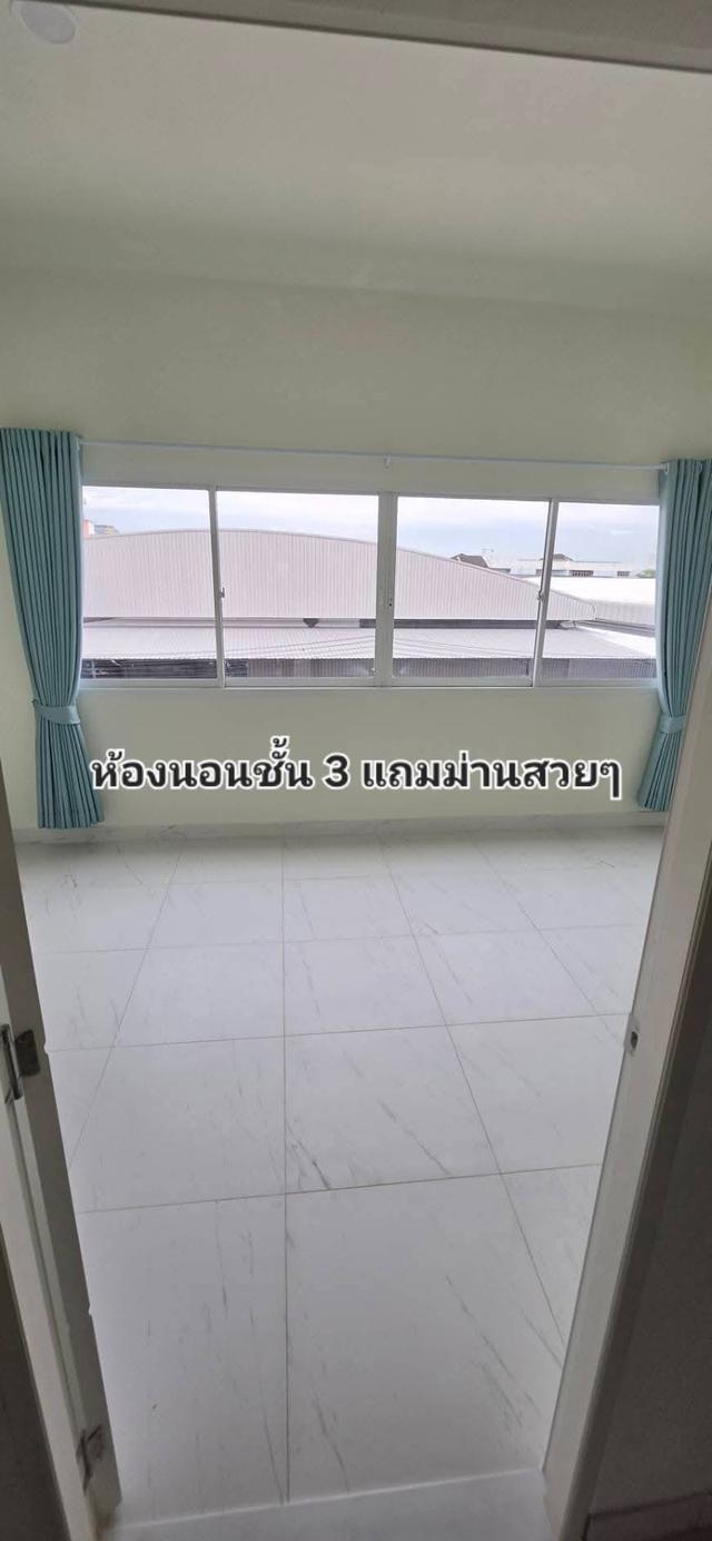 รีโนเวทใหม่ทั้งหลัง! ทาวน์โฮม 3 ชั้น 4 ห้องนอน ใกล้ MRT สายสีชมพู พร้อมเข้าอยู่ 3