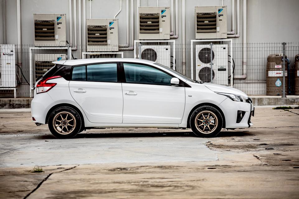 Toyota Yaris 1.2J ปี 2016 สีขาว รถสวยเดิม