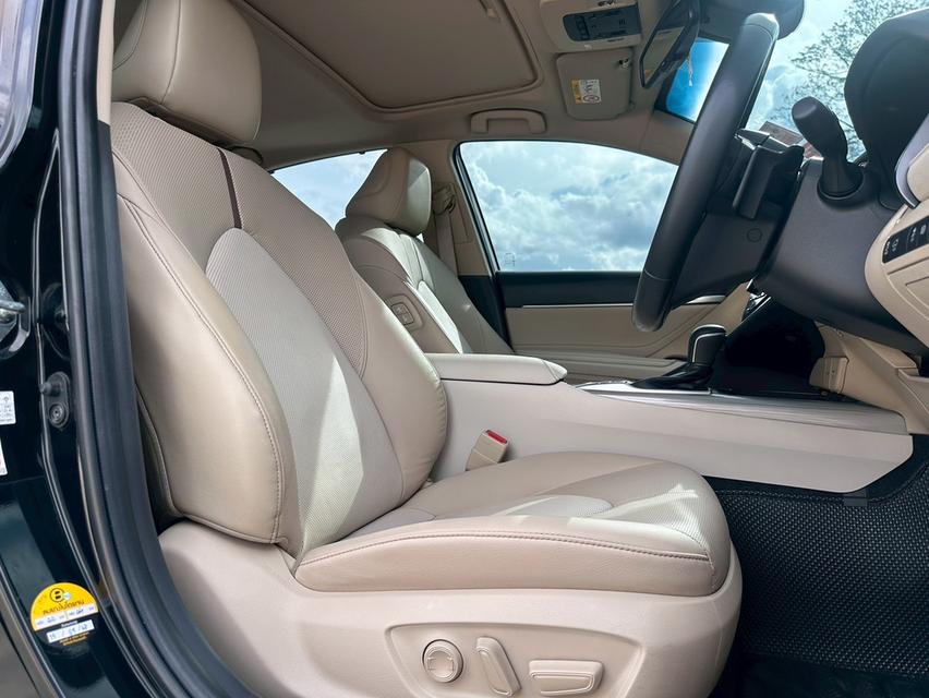 Toyota Camry 2.5HV Premium รุ่นท็อปสุด 10