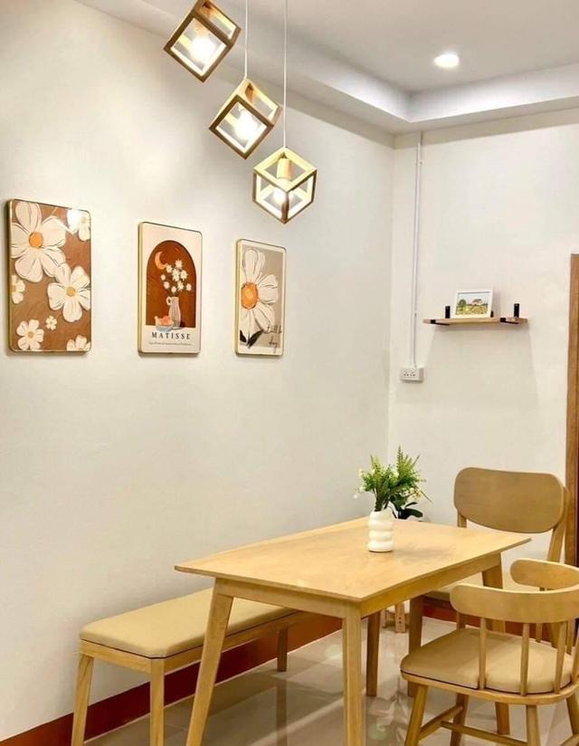 มองหาบ้านคุณภาพ ทำเลดี ในเมือง หลังนี้ราคาเริ่มต้นเพียง 1.95 ล้าน อยู่กลางเมือง ทำเลดีมาก หมู่บ้านเงียบสงบ ทางเข้าออกสะดวก สิ่ 10