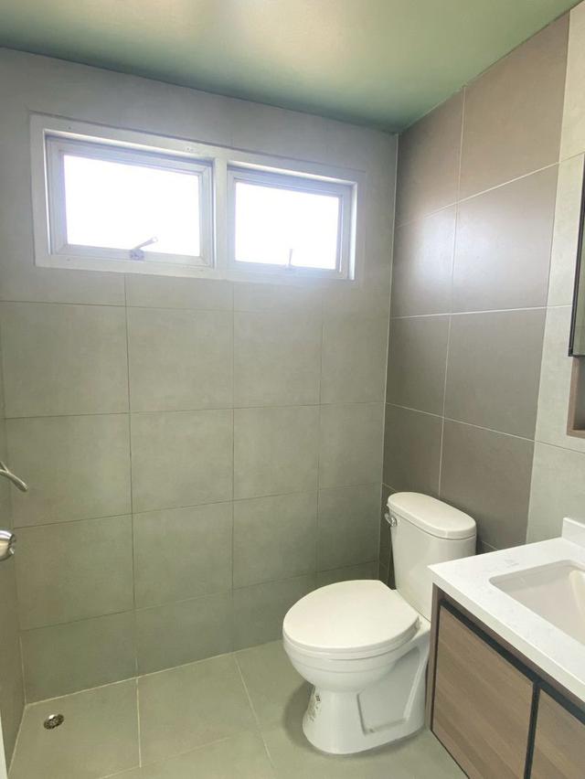 ทาวน์เฮาส์ 2 ชั้น ,หลังมุม เนื้อที่ 23.9 ตร.วา ขายหมู่บ้านกลอรี่เฮาส์ ถ.รามอินทรา 65 แยก 2-2 แขวงท่าแร้ง เขตบางเขน กรุงเทพฯ  13