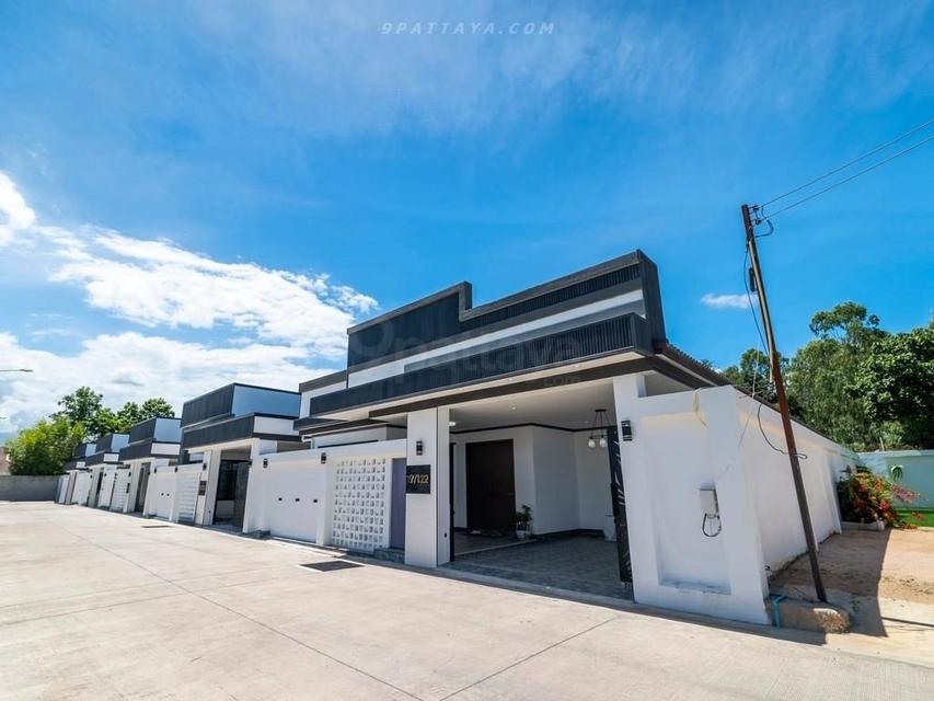 For Sale — Luxury Modern Marble Pool Villa in PattayaLuxury pool villa for sale in Pattaya, Modern Marble style. Sold with an existing yearly tenant 9