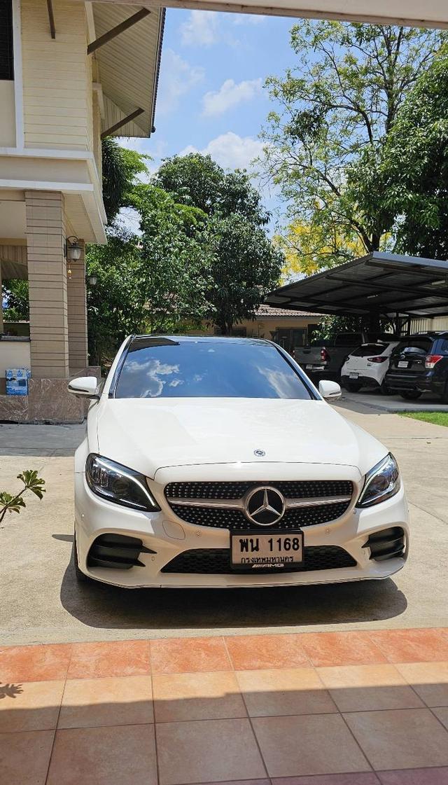 รถบ้านเจ้าของขายเอง  Benz C220d AMG ปี 2020 W205  สีขาว เบาะแดง ไมล์ 17,XXX  km.  เดิมทั้งคัน ประหยัดน้ำมันมากกก  พร้อมใช้ต่อได้เลย ขับดีมาก  ยินดีให้