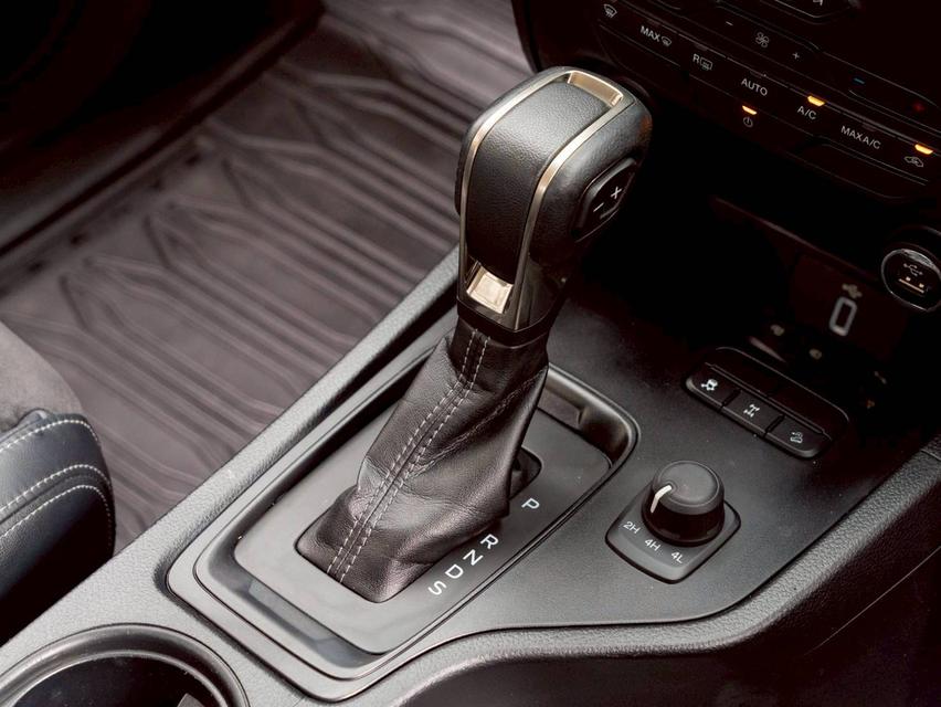 Ford RANGER 2.0 Double Cab FX4 MAX 4WD ปี 2021 จด 2023 12