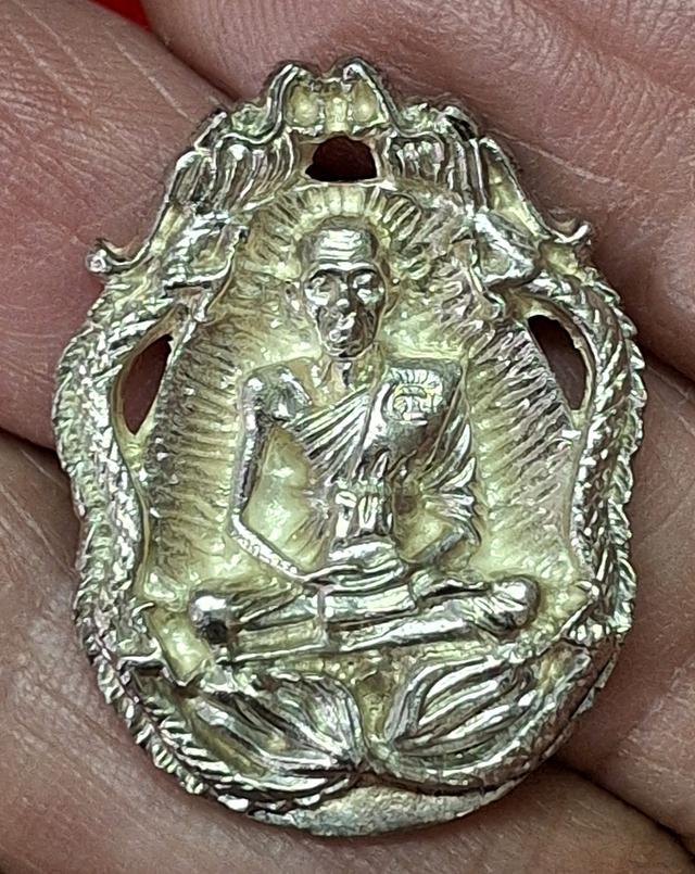 หลวงพ่อคูณ ปี 2536 เนื้อเงิน รูปที่ 3