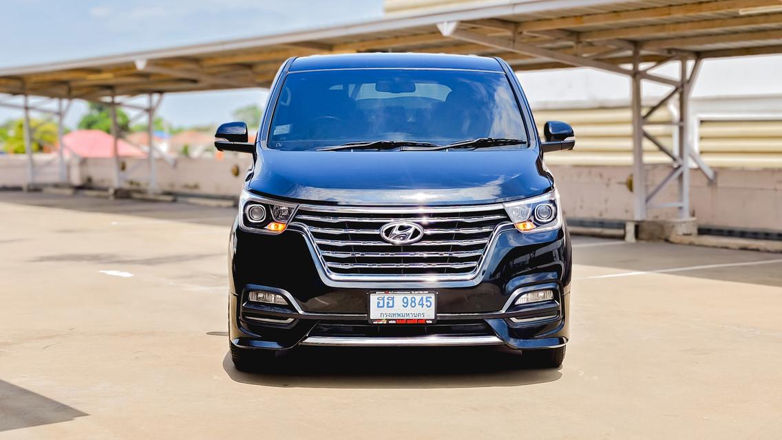 HYUNDAI H1 DELUXE TOP 2.5 DIESEL A/T ปี 2019 จด 2020