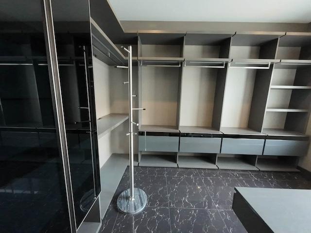 MTR99 ขาย/เช่าทาวน์โฮมหรู 3 ชั้น 224 ตร.ม. ตกแต่งครบ มี Sky Hall Penthouse, Walk-in Closet, แอร์ 6 เครื่อง และรองรับ EV Charger 6