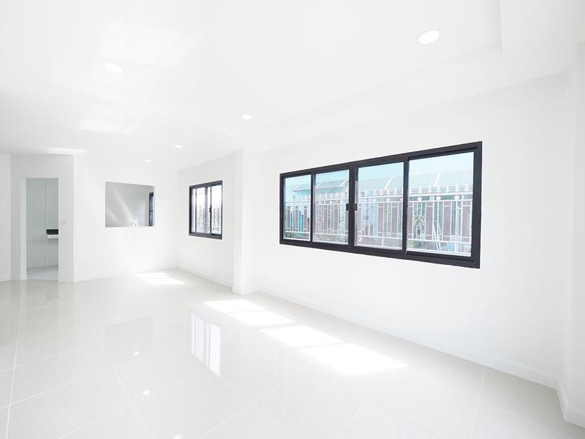 🔥 Clearance Sale บ้านแฝดรีโนเวทใหม่ หลังใหญ่ ถนนเมน ม.เติมรัก 3 บ้านกล้วย–ไทรน้อย 8