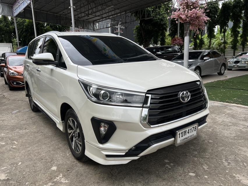 Toyota INNOVA 2.8 Crysta #0818061242