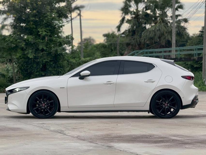MAZDA 3 SKYACTIVE Hatch 5dr  100th TOP  Sports SA 6sp FWD 2.0i Y2021 สีขาว  เกียรออโต้  7