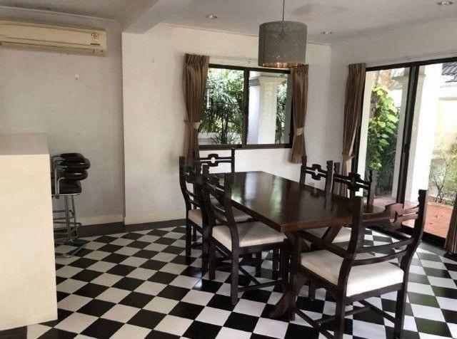 ให้เช่าบ้านเดี่ยวหลังใหญ่ 3 ชั้น หมู่บ้านนวธานี ซอยเสรีไทย 59 พื้นที่กว้าง 200 ตร.ว. เฟอร์นิเจอร์ครบพร้อมอยู่ ใกล้แฟชั่นไอส์แลนด์ 6