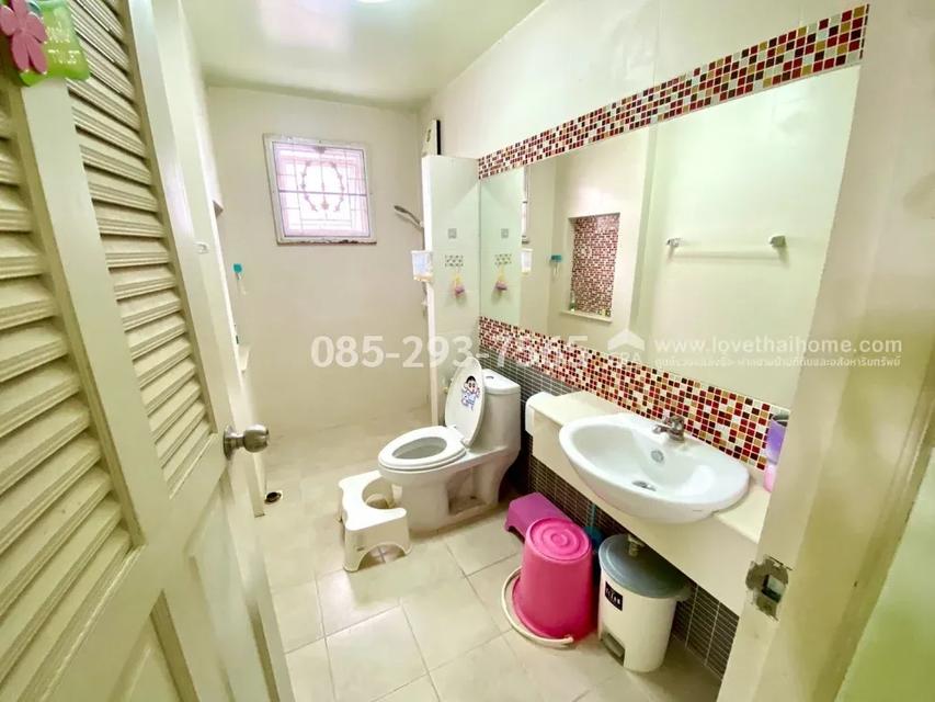 ขายบ้านเดี่ยว 2 ชั้น ถนนเลี่ยงเมืองปากเกร็ด9 หมู่บ้านชวนชื่น โมดัส แจ้งวัฒนะ-ติวานนท์ หลังใหญ่ พื้นที่ 51.6 ตารางวา ใกล้เซ็นทรัล แจ้งวัฒนะ 10