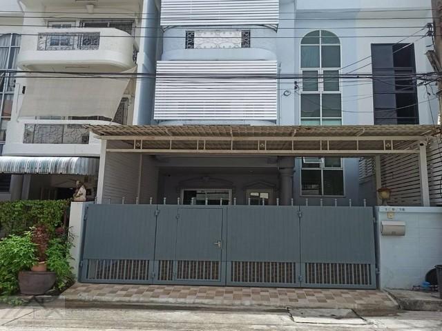 ขายทาวน์โฮม 3 ชั้น 36 ตรว. 4 ห้องนอน หมู่บ้าน 84 แมนชั่น ซอยประดิษฐ์มนูธรรม 5 ลาดพร้าว 84 เลียบด่วน 1