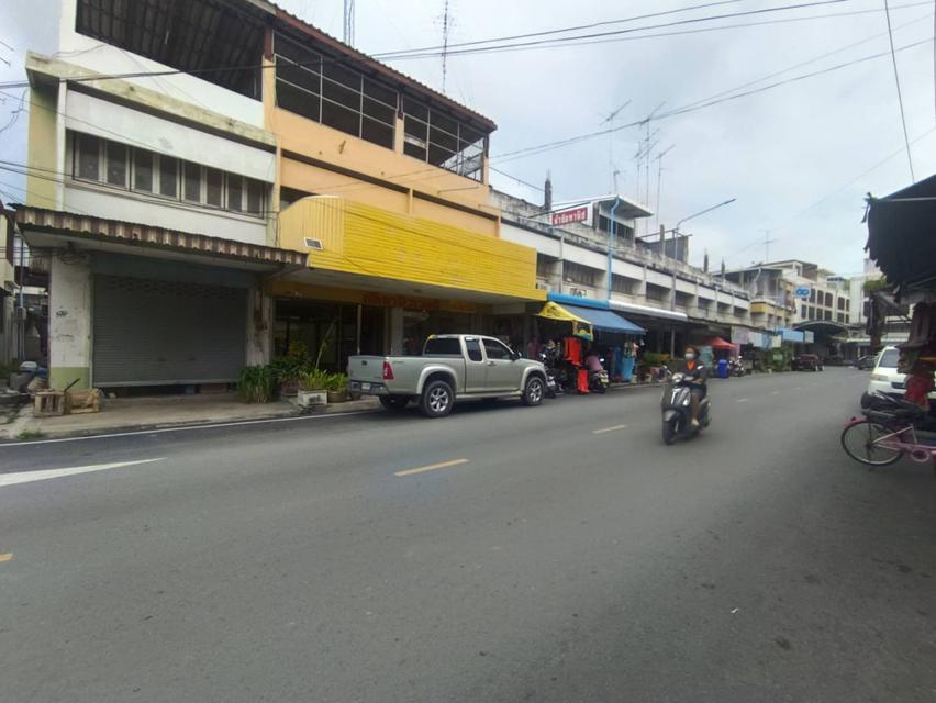ขาย ตึกแถว 3 ชั้น ทำเลดี ย่านตลาดเทศบาลอู่ทอง สุพรรณบุรี 64 ตรว 2