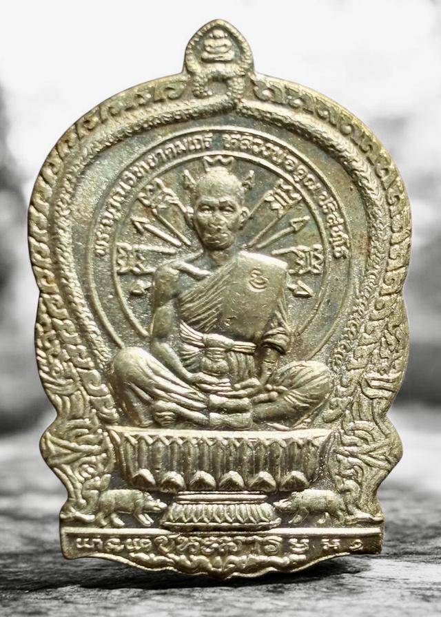 เหรียญนั่งพานเนื้อเงินหลวงพ่อคูณ ปี36