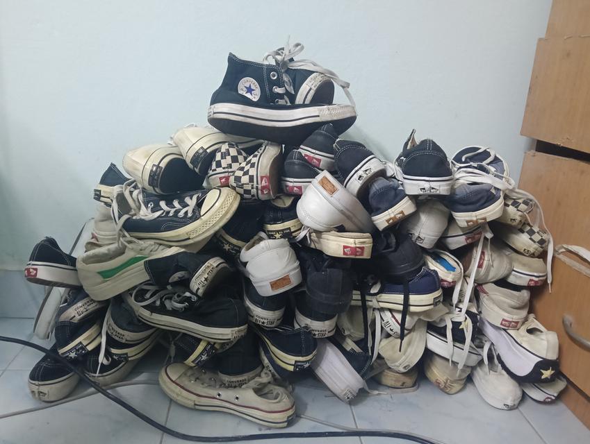 รองเท้าคอนเวิสเเละเเวน