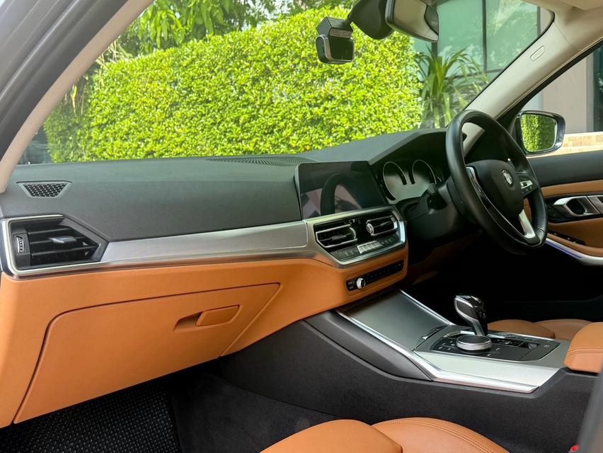 2020 BMW 320D LIMOUSINE รถมือเดียวออกป้ายแดง รถวิ่งน้อย เข้าศูนย์ทุกระยะ ไม่เคยมีอุบัติเหตุครับ 11