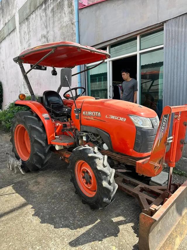 รถไถ Kubota พร้อมใช้งาน 