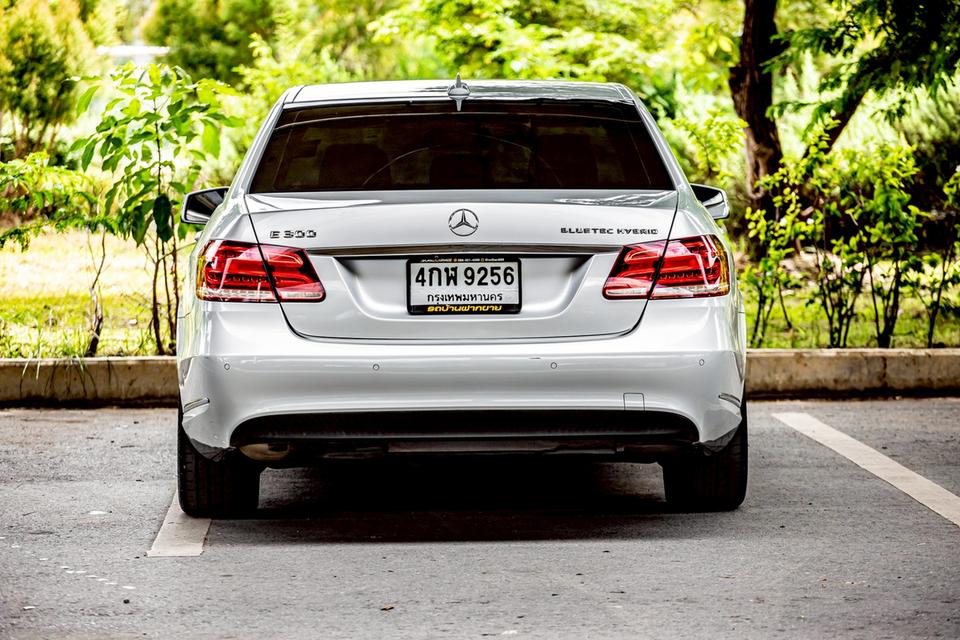 Benz E300 Bluetec ปี 2015 สีเทา มือเดียวป้ายแดง สวยสภาพดี 5
