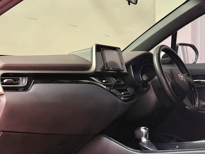 2019 TOYOTA CHR 1.8 MID รุ่น TOP เบนซิน รถมือเดียวออกป้ายแดง รถวิ่งน้อย สภาพป้ายแดง รถไม่เคยมีอุบัติเหตุ รูปที่ 11