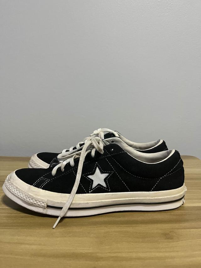 รองเท้า Converse one star