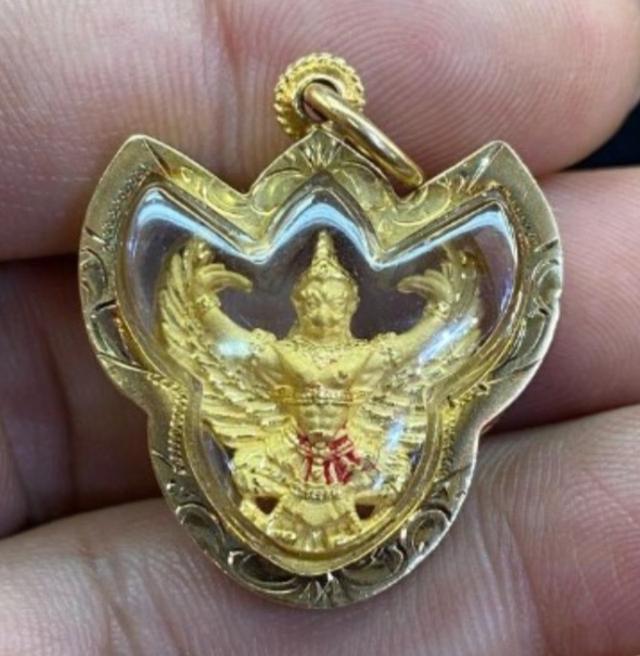 ครุฑเลี่ยมทอง