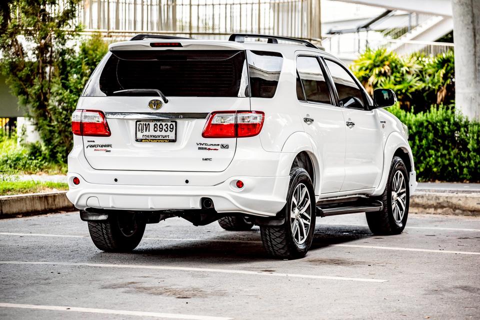 TOYOTA FORTUNER 3.0V 4WD สีเทา เกียร์ออโต้ ปี 2011   6