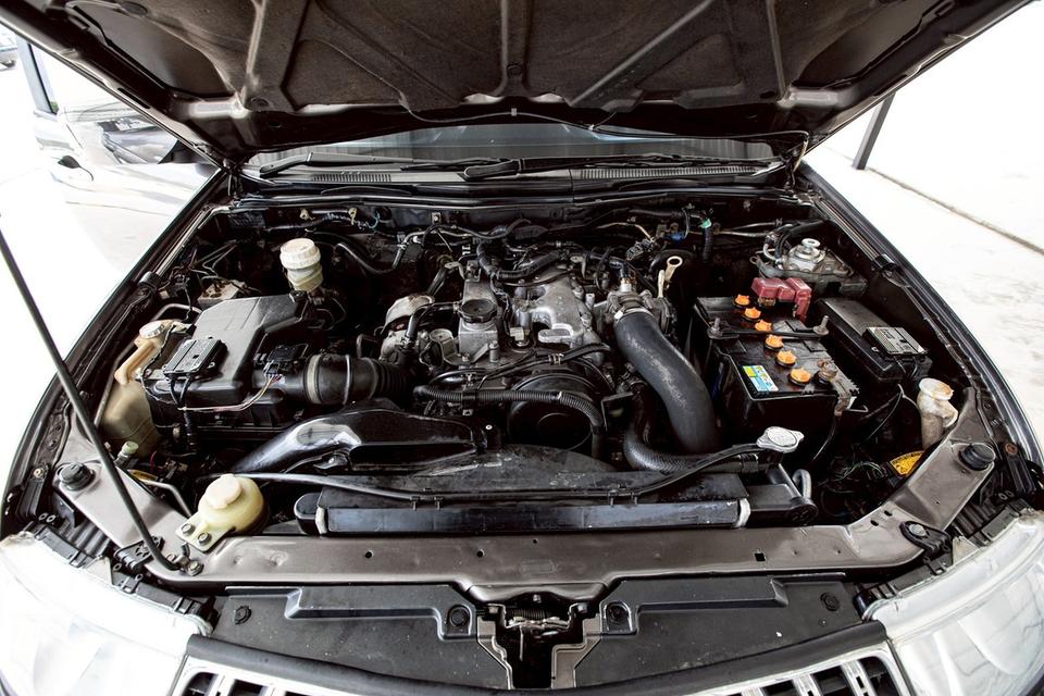 MITSUBISHI PAJERO Sport 2.5 GT ปี 2011 Auto สีเทา 12