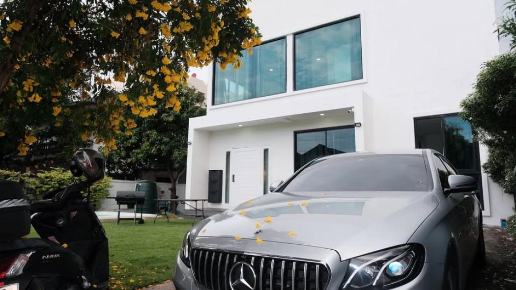 บ้านโมเดิร์น พร้อมสระว่ายน้ำส่วนตัว และสวน ซอย อุดมสุข 42 ไลน์ไอดี ✅ @ibx7531n 2