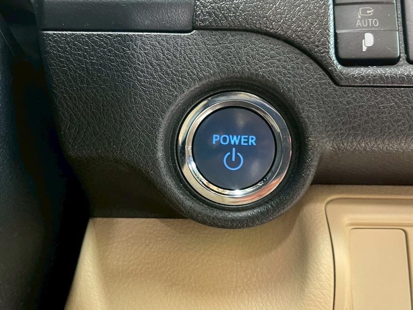 ขาย Toyota Camry 2.5Hybrid ปี16 8