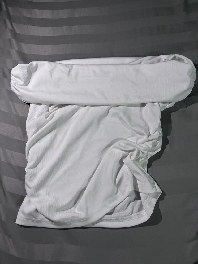 เสื้อปาดไหล่สีขาวฟิวลูกคุณหนู