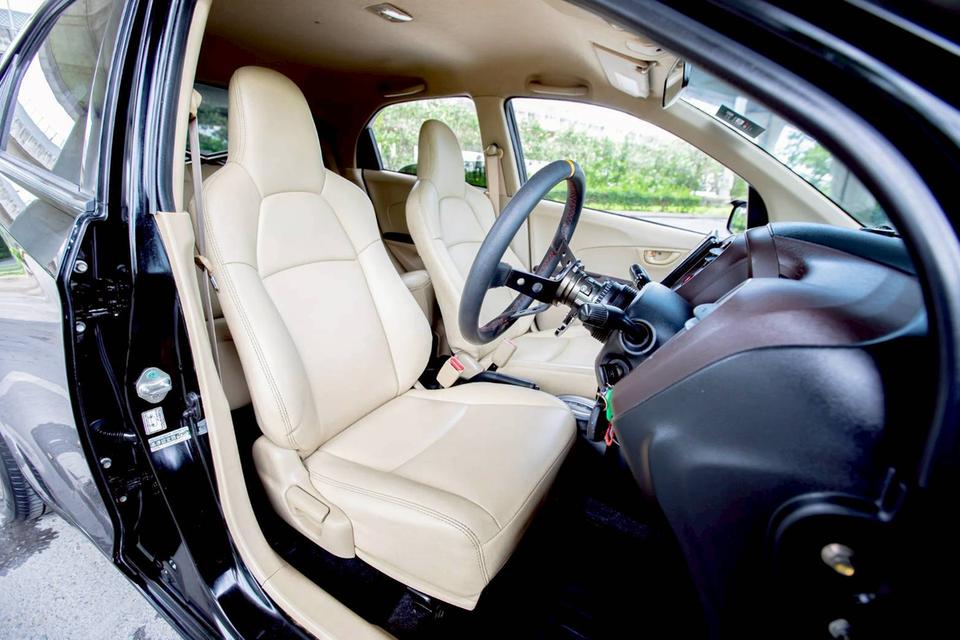 Honda Brio 1.2V ท๊อปสุด ปี 2012 เกียร์ออโต้ สีดำ 15