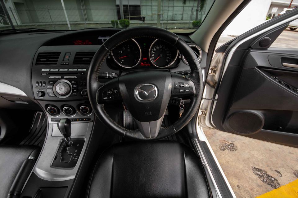 รถบ้านเข้าใหม่ ปี 2013 Mazda3 1.6V Spirit 4 Dr. A/T สีขาว 5