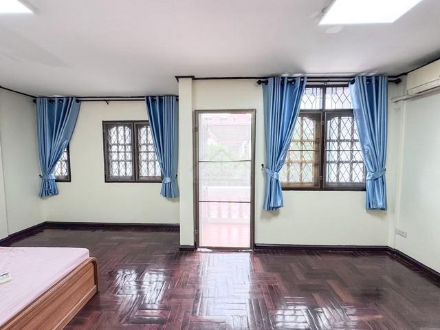 ให้เช่าทาวน์โฮม 2 ชั้น ซอยประชาราษฎร์บำเพ็ญ 20 ห้วยขวาง พร้อมเฟอร์นิเจอร์ ทำออฟฟิศได้ 14