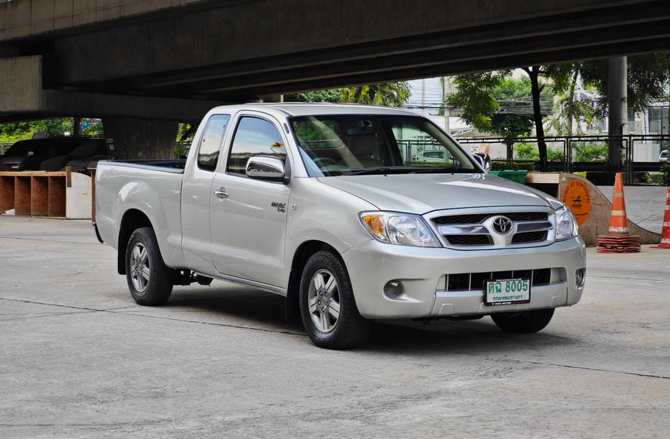 Toyota Hilux Vigo 2.5 G Cab D4D MT ปี 2005  2