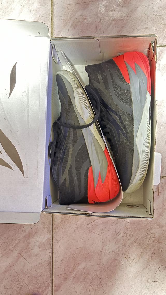 รองเท้าบาส PUMA MB.02 สี Black/Sunset Glow.