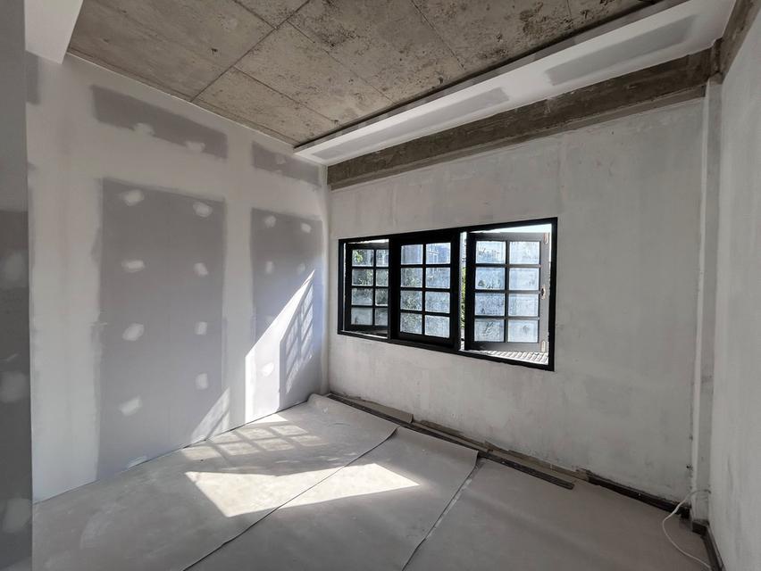 ขาย /ให้เช่า อาคารพาณิชย์ 3.5 ชั้นทำเลใจกลางสุขุมวิท BTS พร้อมพงศ์ ซอยพร้อมศรี 16