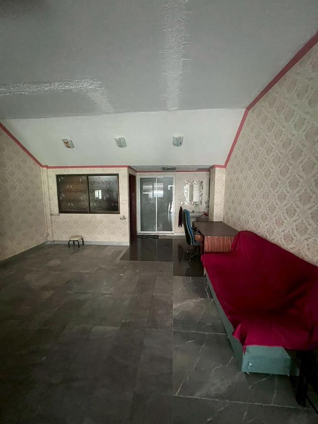 ขายสำนักงาน 3 ชั้น เนื้อที่ 63.6 ตร.วา  โครงการเสริมสิริ ถนนพระยาสุเรนทร์ (ซอย รามอินทรา 109) แขวงบางชัน เขตคลองสามวา กรุงเทพฯ 13