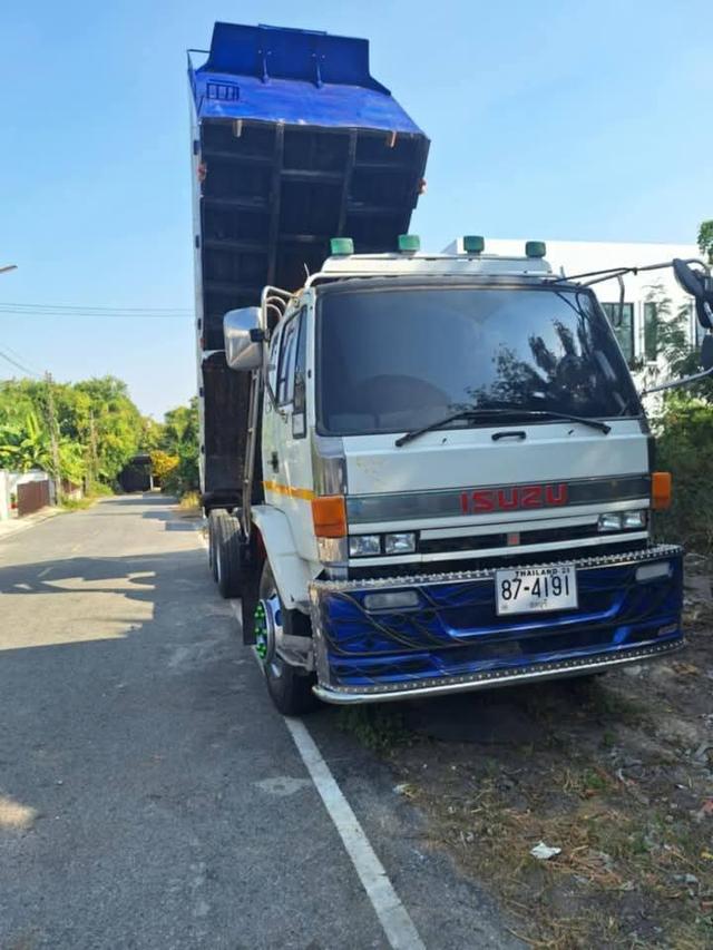 Isuzu 10 ล้อดั้มพ์ Rocky 240 โค๊ช Y 4