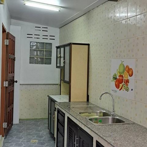 ขายบ้านห้วยกะปิเมืองชลบุรี ขายบ้านแฝด 2 ชั้น หมู่บ้านรุ่งอรุณเนื้อที่ 40 ตารางวา 3 ห้องนอน 2 ห้องน้ำ 3