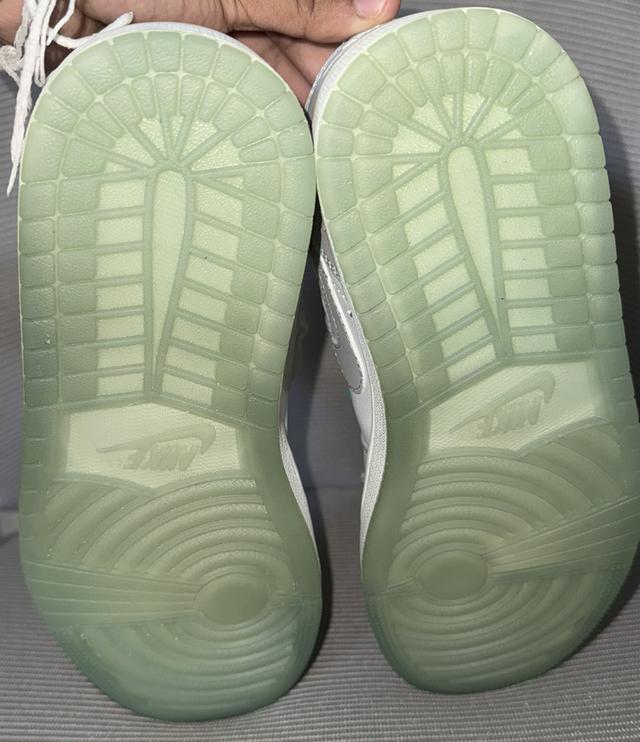 DC0774-105 AIR JORDAN 1 LOW 4