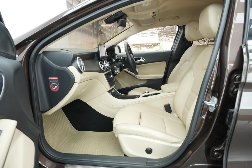 2016 Mercedes-Benz GLA200 W156 1.6 Urban SUV สีน้ำตาล เลขไมล์ 107619 กม. 14