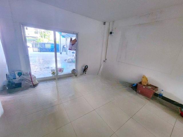 ซ. รามอินทรา111-121 MRT บางชัน 800 ม.ให้เช่า-ขายโกดัง พร้อมบ้าน 3หลัง 70ตรว. 270ตร.ม. เทคนิคมีนบุรี 2กม. ถ.รามอินทรา พระ 4