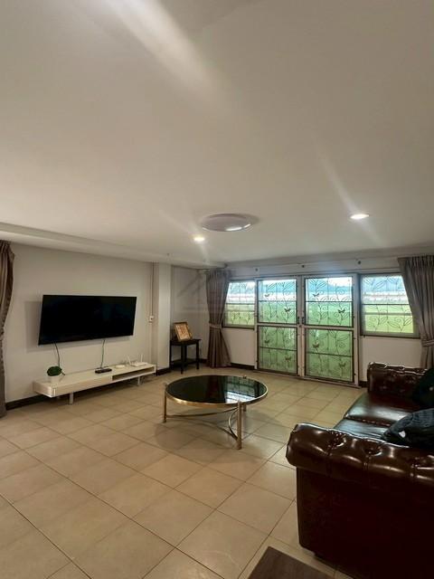 ให้เช่าทาวน์เฮ้าส์ 2 ชั้นหลังริม เนื้อที่ 50 ตร.ว. หมู่บ้านบารเมษฐ์ เฉลิมพระเกียรติ 62 เฟอร์พร้อมอยู่ จอดรถได้ 4-5 คัน 4