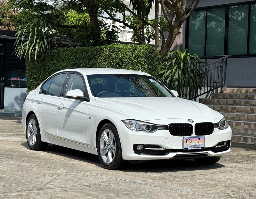 2014 BMW 320I SPORT รถมือเดียวป้ายแดง ออกศูนย์ BMW THAILAND รถวิ่งน้อย เข้าศูนย์ทุกระยะ รถไม่เคยมีอุบัติเหตุครับ