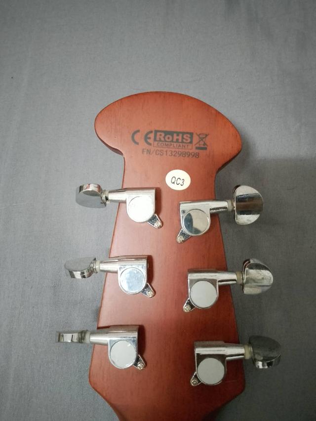 กีตาร์หลังเต่าไฟฟ้า 41" Paramount 6