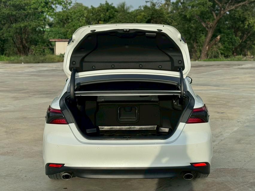 TOYOTA. CAMRY  Sedan 4dr Sport SA 8sp FWD 2.5 (MNC)  Y2022 สีขาว  ออโต้ 5