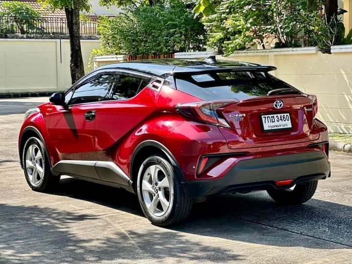 Toyota CHR สีแดง สภาพสวยๆ 2